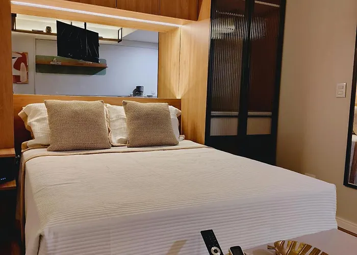 Com Piscina, Academia, Coworking E Seguranca 24h.